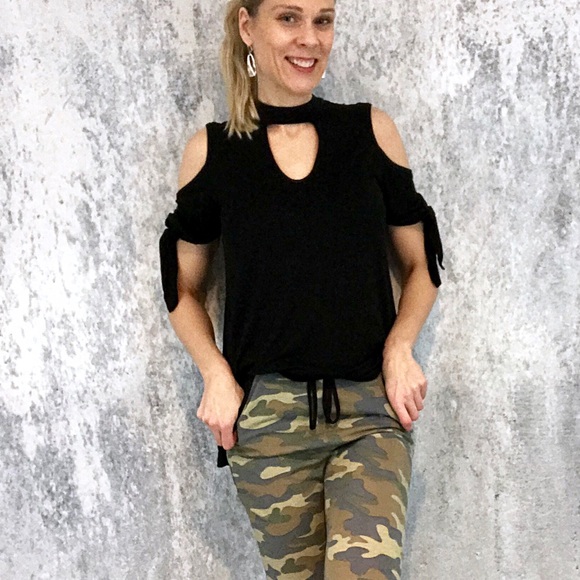 Black cold shoulder tie sleeve top - Picture 6 of 7